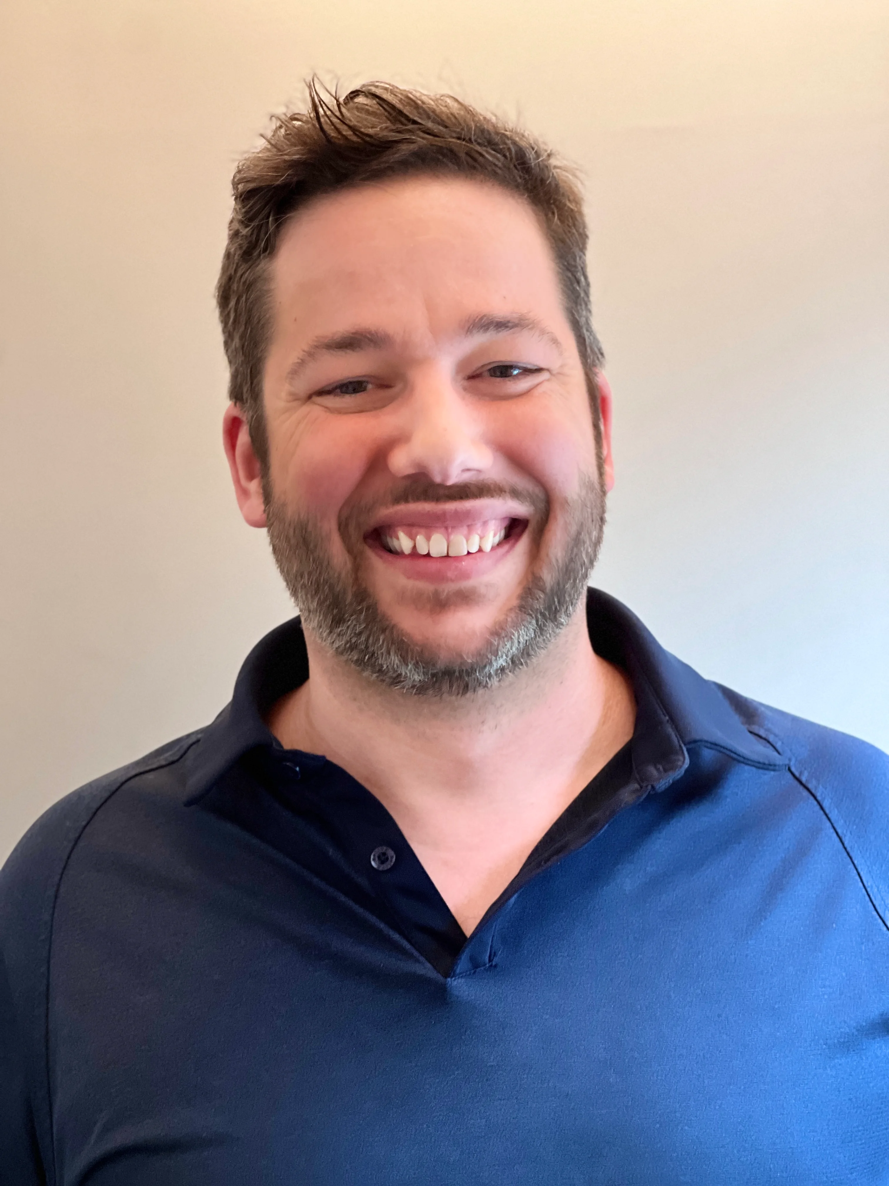 Portrait de Michael Ahern, fondateur d'IntelliSoins, passionné par l'IA en santé à Montréal